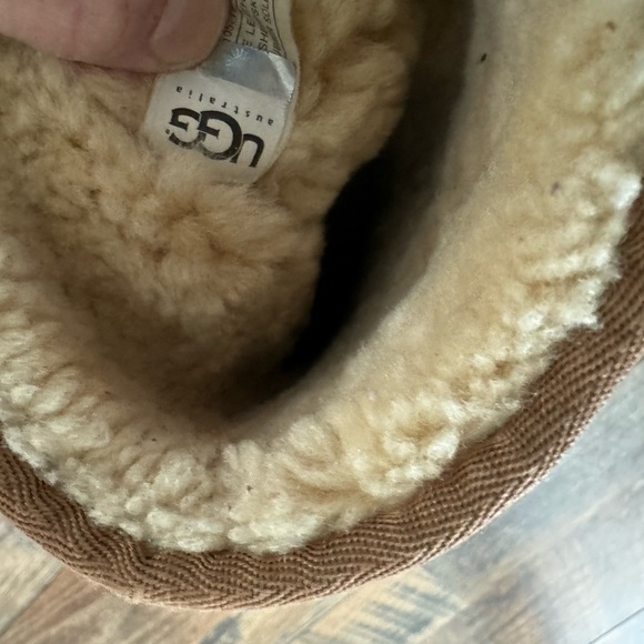 Ugg Australia Girls y5 Studded “Clovis” Boots. Black. - Picture 9 of 10